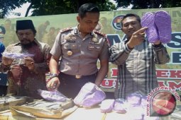 MUI Gresik Bantu Teliti Sandal Bertuliskan "Allah"