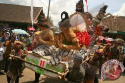 Bupati Malang Kagumi Totalitas Warga Gunung Kawi
