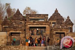 Ada Kolam Purba Nan Luas di Candi Ratu Boko