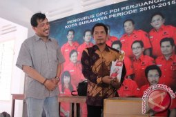 KPU Surabaya Distribusikan Bahan Kampanye Cawali-Cawawali