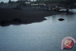 DPRD Jember Desak Pencabutan Izin Tambang Pasir Besi