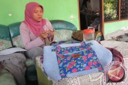 Pengusaha Kerajinan Benang Rajut Butuh Bantuan Modal