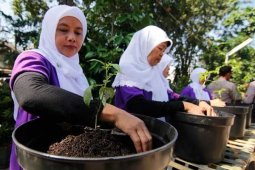 Distanak Banten Berdayakan Perempuan Melalui Program GPOP