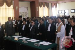 Pengadilan Tinggi  Jatim Sumpah 303 Advokat KAI