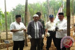 Tanam Perdana Lada Di Desa Salikung