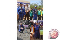 Polair Bersihkan Kawasan Wisata Pantai