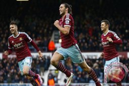 West Ham United Bekuk Chelsea 2-1