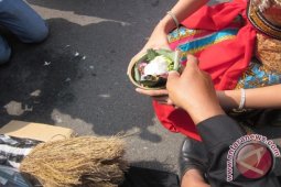 Ratusan Warga Ikuti Larung Sesaji Kelud