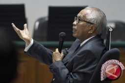 OC Kaligis minta hakim tidak ikuti opini publik