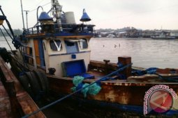 KRI Sultan Hasanuddin-366 Tangkap Dua Kapal Ikan Filipina
