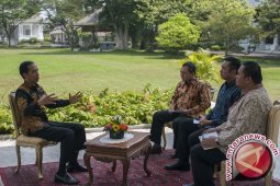 Setahun pemerintahan : wawancara khusus dengan Presiden Jokowi