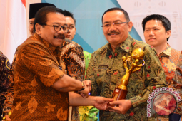 Banyuwangi Kembali Raih Investment Award Jatim 2015