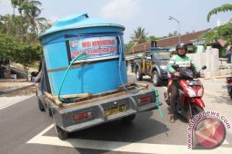 Bantu Suplai Air, Polsek Dongko Gunakan Uang Patroli