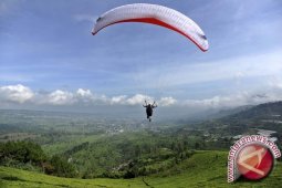 Dua Atlet Tabrakan Pada Nomor Cross Country