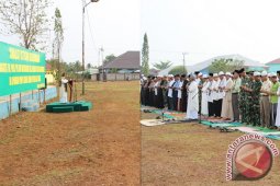 Warga Banjar Sholat Istisqa Akhiri Kabut Asap