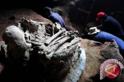 Situs Gua Pawon Terancam Penambangan Kapur