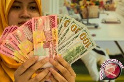 Rupiah menguat menjadi Rp13.593 per dolar AS