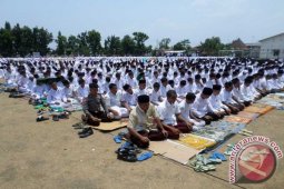 Ribuan Pelajar Bojonegoro Ikuti Shalat Istisqa