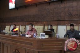 Pemprov Kaltim Sampaikan RAPBD 2016 sebesar  Rp10,549 Triliun