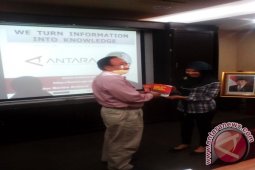 Humas dan Wartawan Bangka Tengah Kunjungi Antara