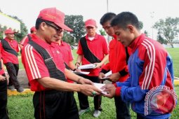 Atlet Berprestasi Labuhanbatu Terima Hadiah