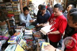 Risma-Whisnu Siap Gratiskan Buku Paket Pelajaran Sekolah