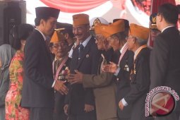 Saksi Sejarah 10 November Menagis Dipeluk Joko Widodo