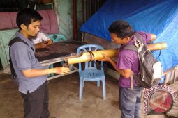 Irwan Tempuh Puluhan Kilometer Demi Menjual Nira