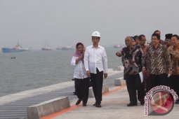 Presiden Meninjau Pelabuhan JIIPE