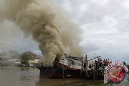 Kapal Nelayan Terbakar