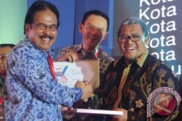 Aher Raih Penghargaan ke-190 Bidang LPSE