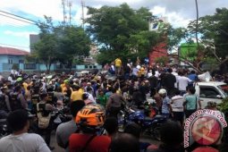 Massa Pendukung Imba Demo KPU Manado