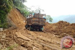 Longsor Sempat Hambat Pembuangan Sampah Kota Takengon