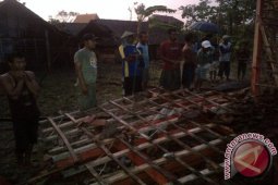 Angin Robohkan Enam Rumah di Bojonegoro