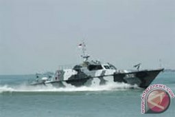 KRI Warakas-816 Dukung SAR Korban Kapal Tenggelam