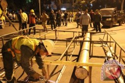 Pemkot Medan Bongkar Delapan Papan Reklame Ilegal