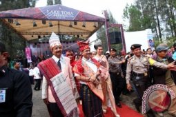 Pagelaran Budaya Warnai Pembukaan Festival Danau Toba