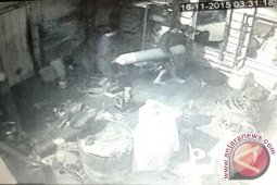 Pencurian di gudang pasir muaro jambi terekam cctv