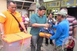 Beri Bantuan Korban Angin Kencang