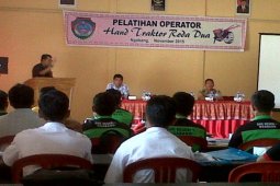 Pelajar SMKN Ngabang Dilatih Jadi Operator "Hand Tractor"
