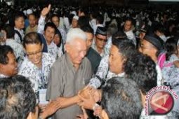 Gubernur Ajak Guru Terus Belajar