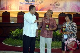 Unej Berkomitmen Berikan Solusi Kasus Buruh Migran