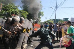 Kantor KPU HST Diserbu "Pendemo"