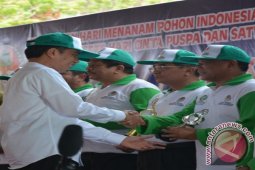 Kawasan Danau Sipin Ditanami Ribuan Pohon