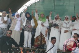 Eva Gunakan Hak Pilih di Kepulauan Sumenep