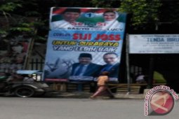 Panwaslu Surabaya Rekomendasikan Baliho Rasiyo-Lucy Dicopot