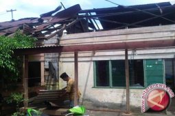 Puluhan rumah warga Jambi dihantam puting beiung