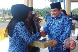 16 Purna Bakti PNS Terima Bingkisan