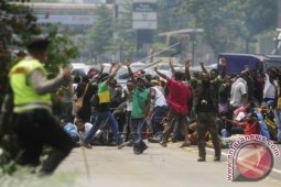 Tiga Polisi Dianiaya Pengunjuk Rasa