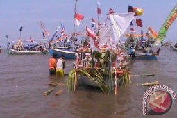 Nelayan Probolinggo Lestarikan "Petik Laut" Saat Paceklik